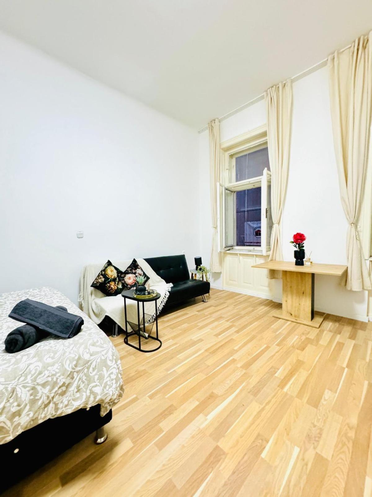 Comfy Apt, 10min Transport To Stadthalle Apartment