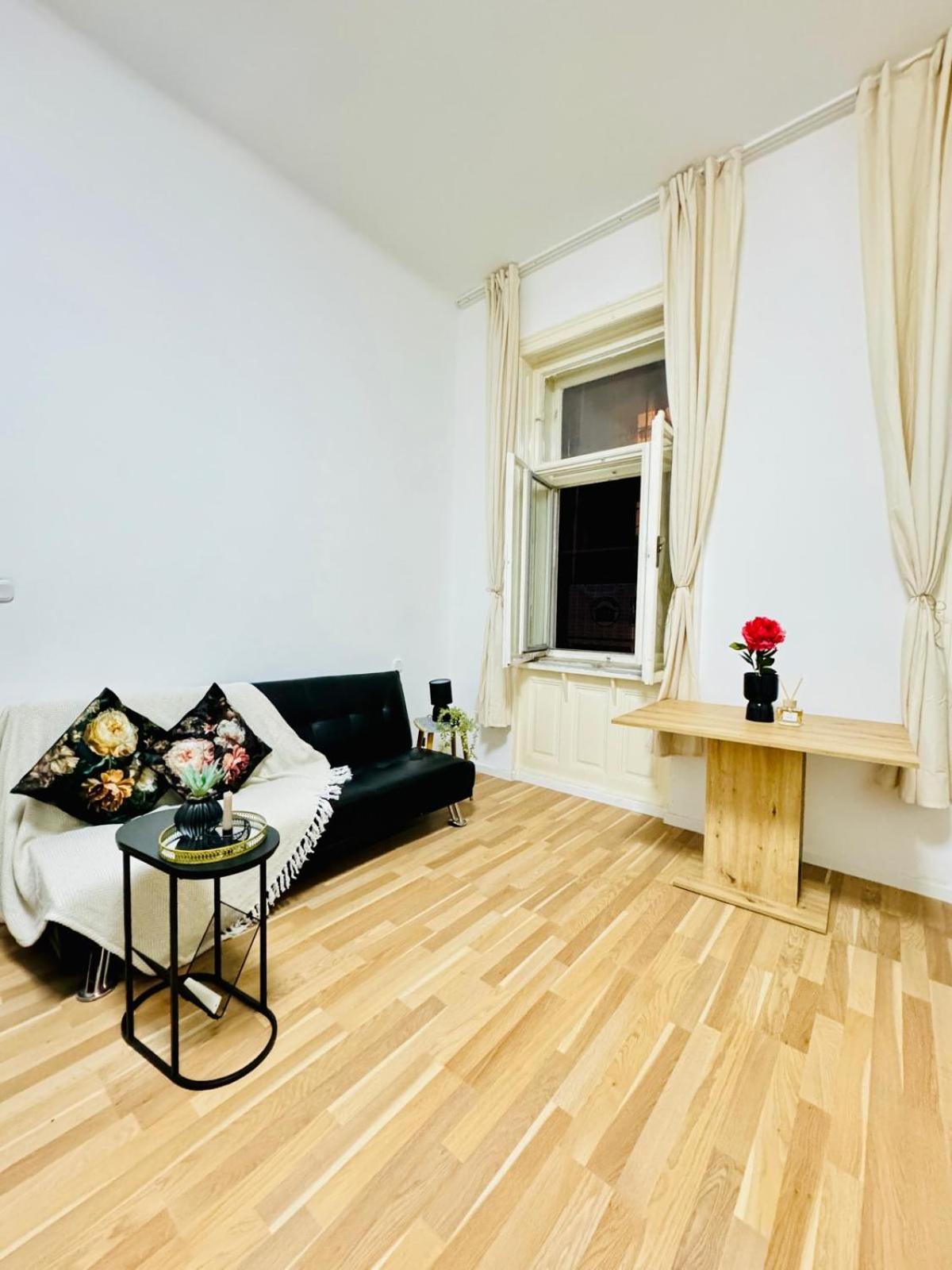 Comfy Apt, 10min Transport To Stadthalle Apartment